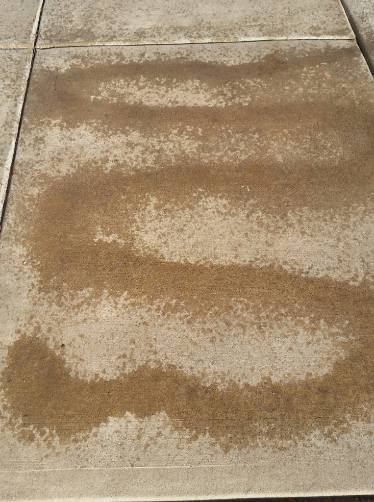 Two problems here.  Not enough overlap and nozzle set to "stream", not "spray"